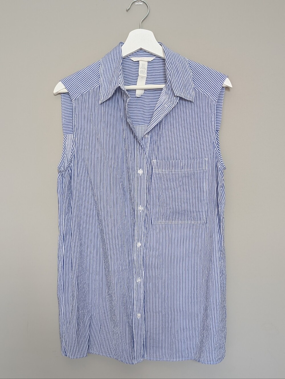 H&M Blue and White Striped Sleeveless Button Up Shirt Size Small